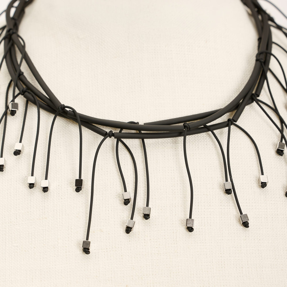Luce Short Necklace, black