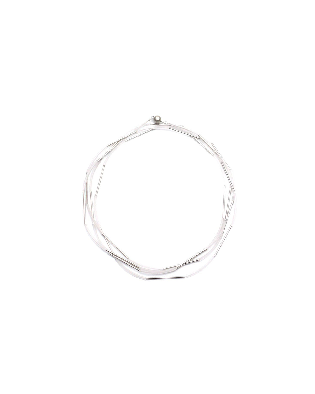 Woman wearing Nerò Rhodium Necklace
