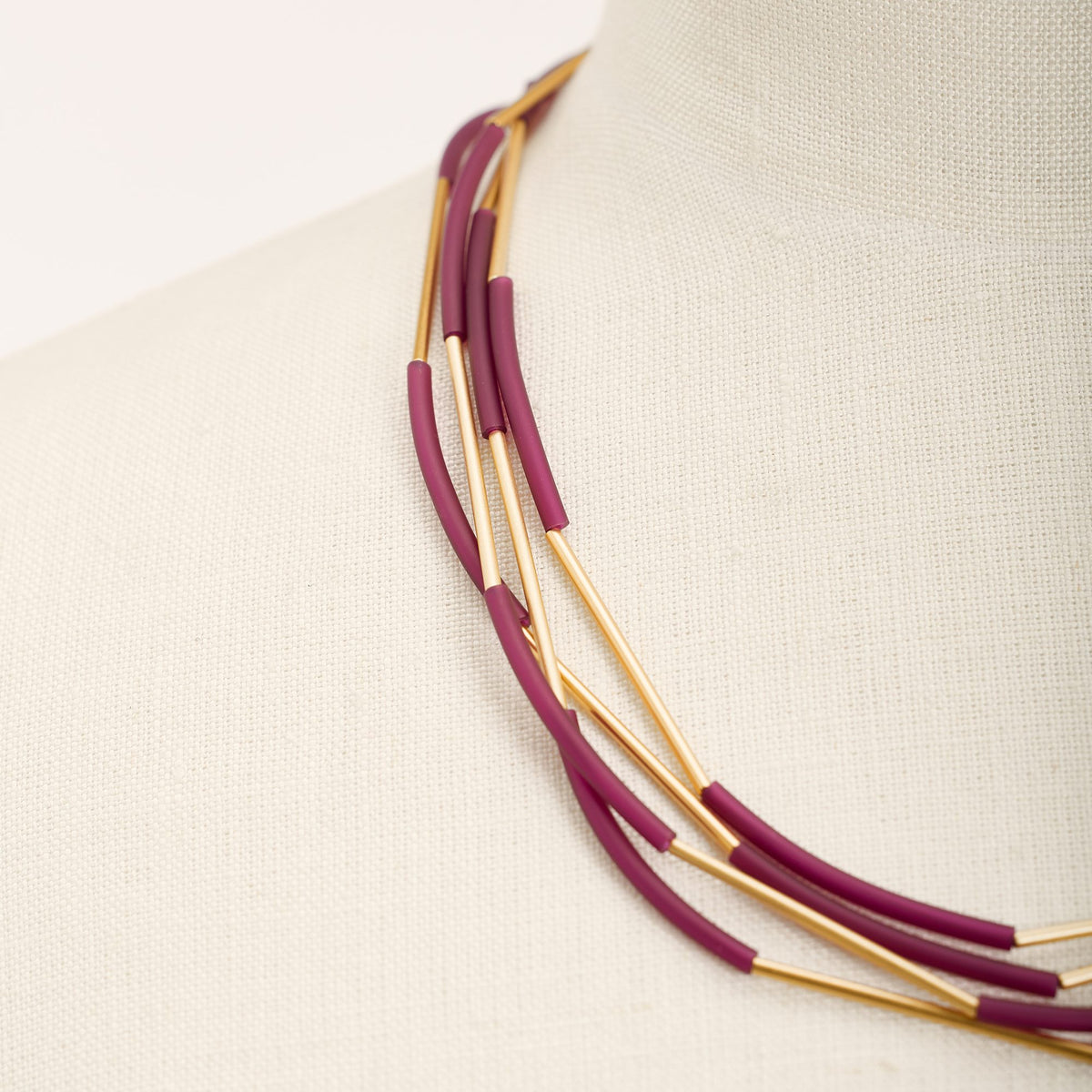 Nerò Gold Necklace, burgundy