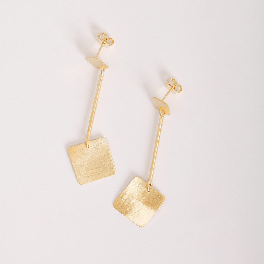 Orecchini QB 2 Oro in argento 925, su fondo chiaro
