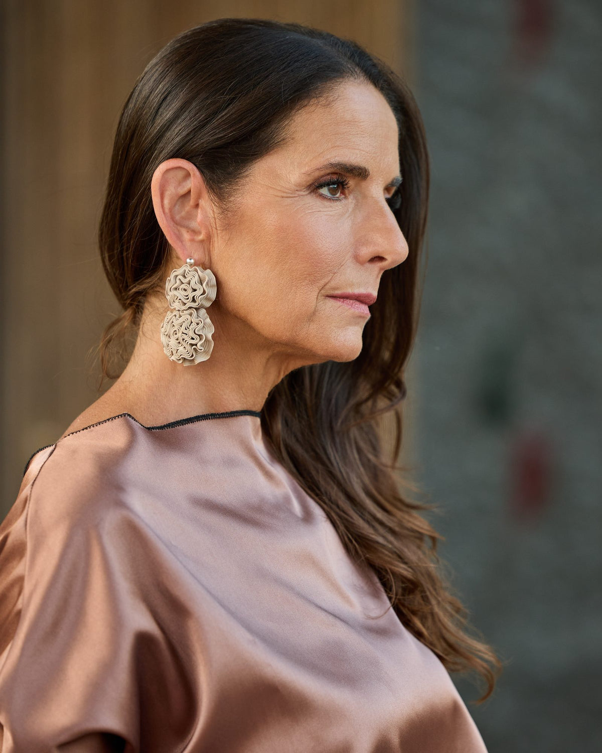 Donna con gli Orecchini Rosae