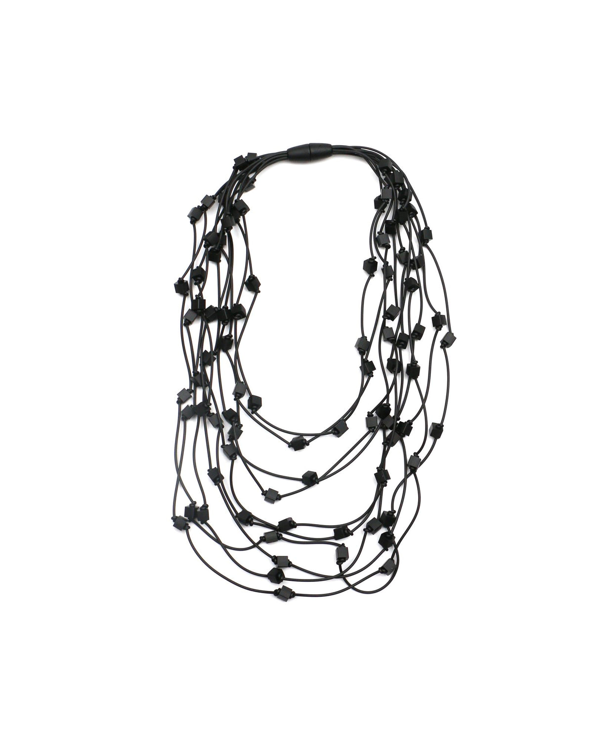 Donna con la Collana Scuba Lunga