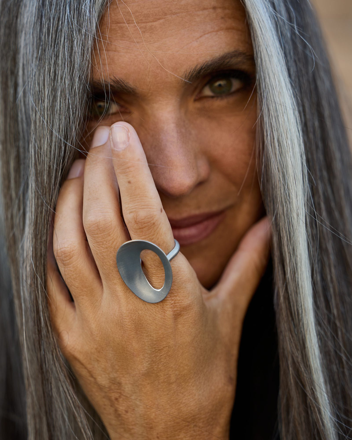 Anello Sidney Rodio in argento 925, indossato