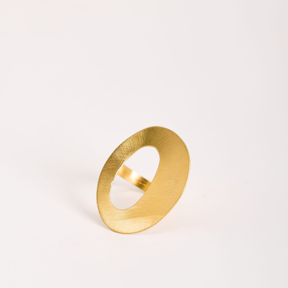 Anello Sidney Oro in argento 925, su fondo bianco