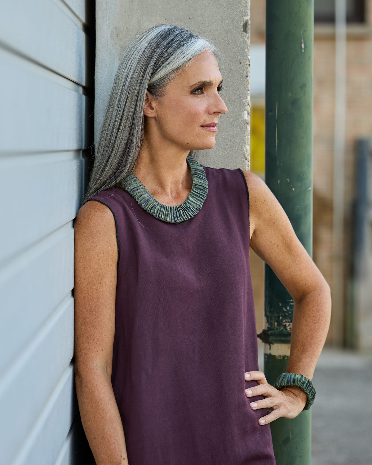 Woman wearing Sintesi Necklace