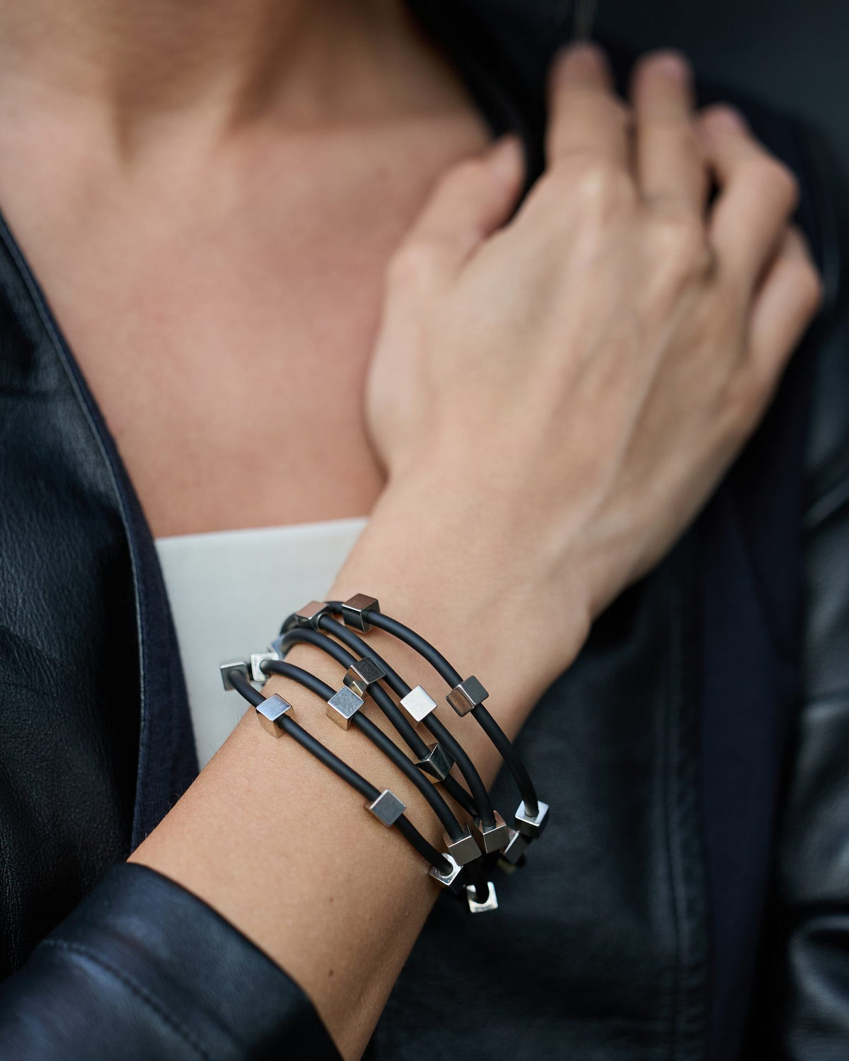 Woman wearing Sirio Bracelet