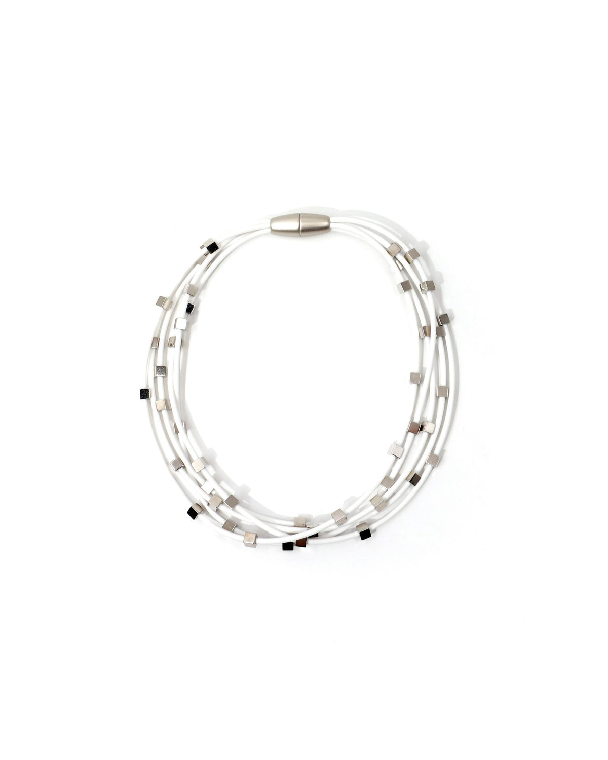 Woman wearing Sirio Necklace