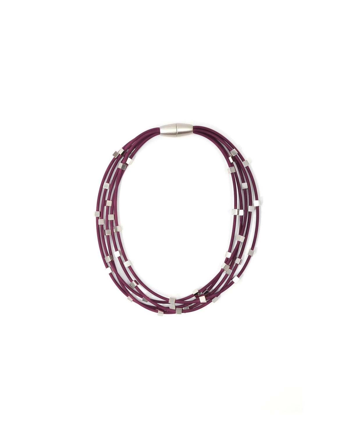 Woman wearing Sirio Necklace
