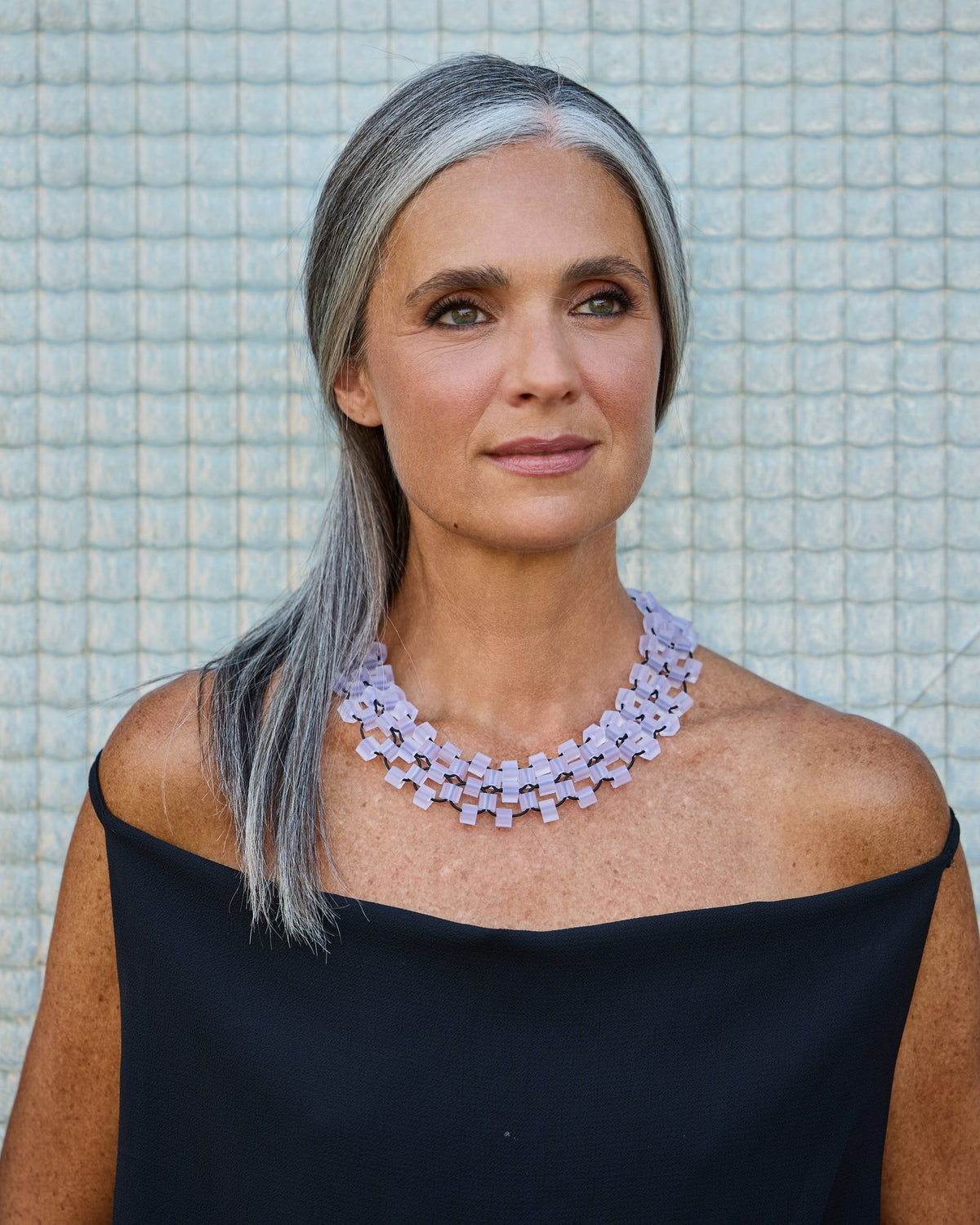 Donna con la Collana Torre