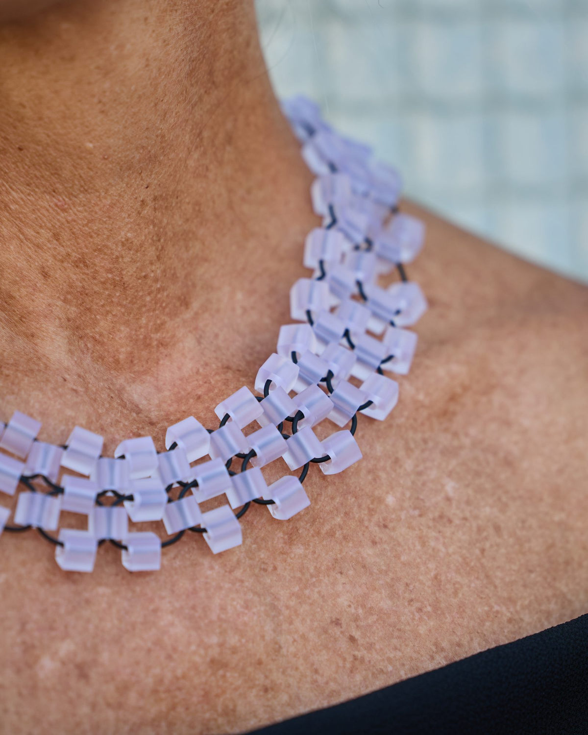 Donna con la Collana Torre