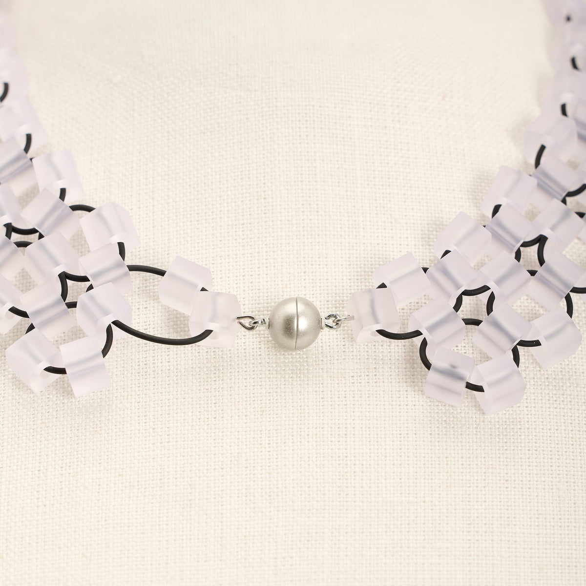 Collana Torre, opaline e nero