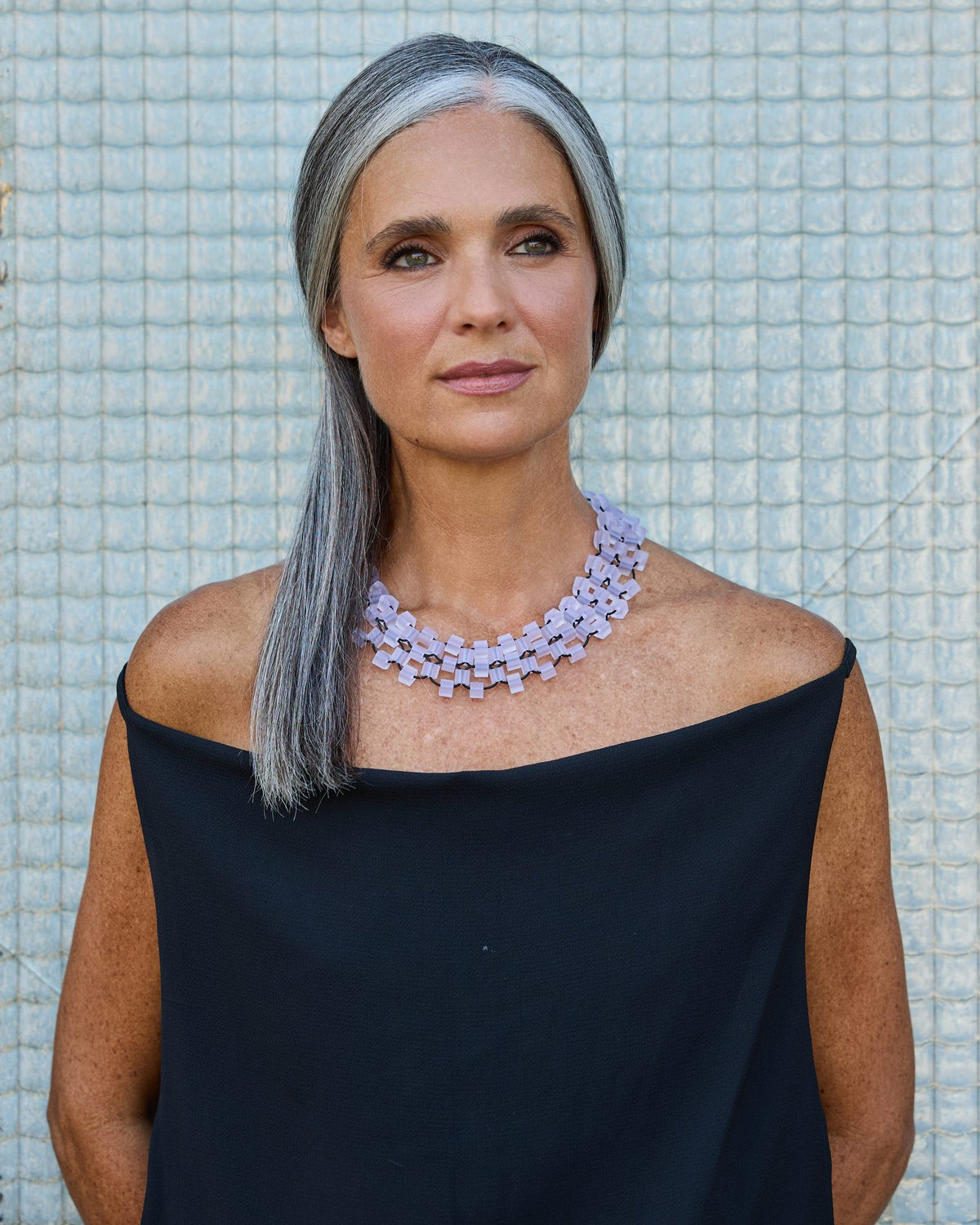 Donna con la Collana Torre