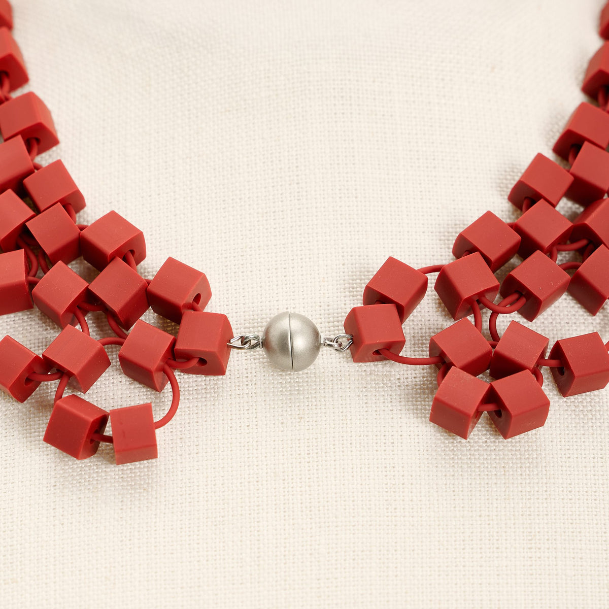 Collana Torre, rosso pastello