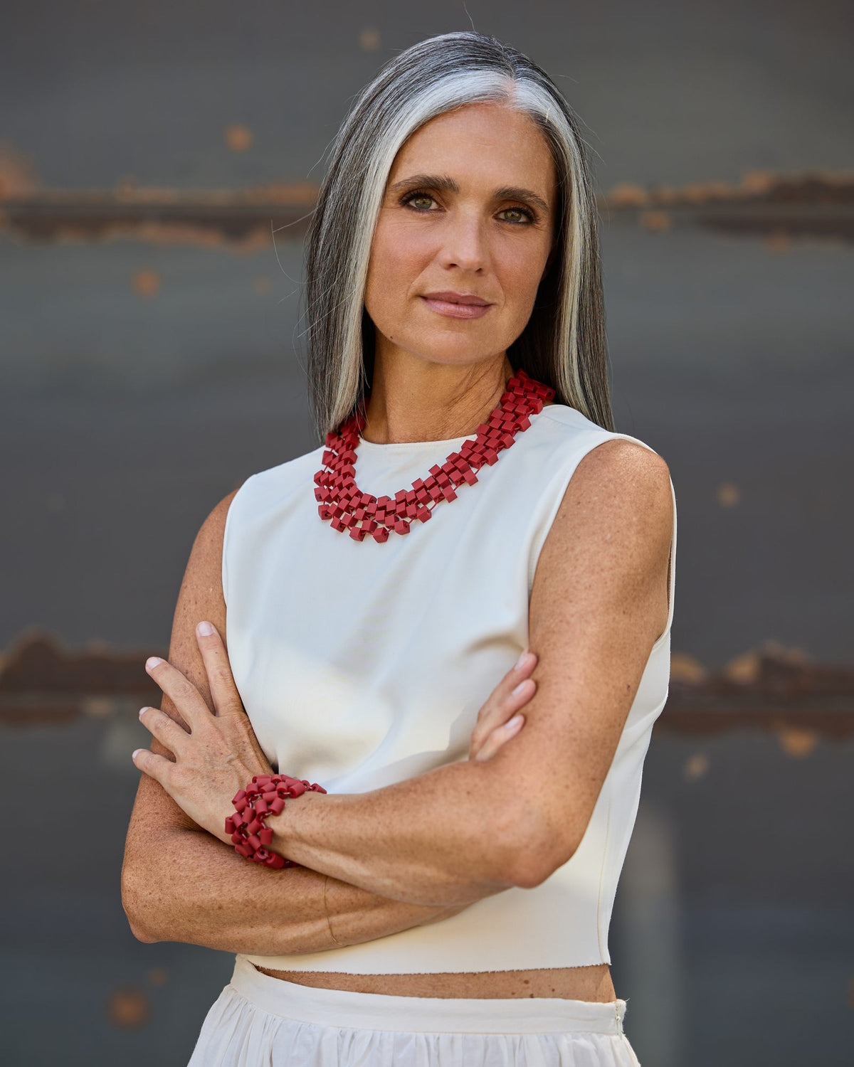 Donna con la Collana Torre