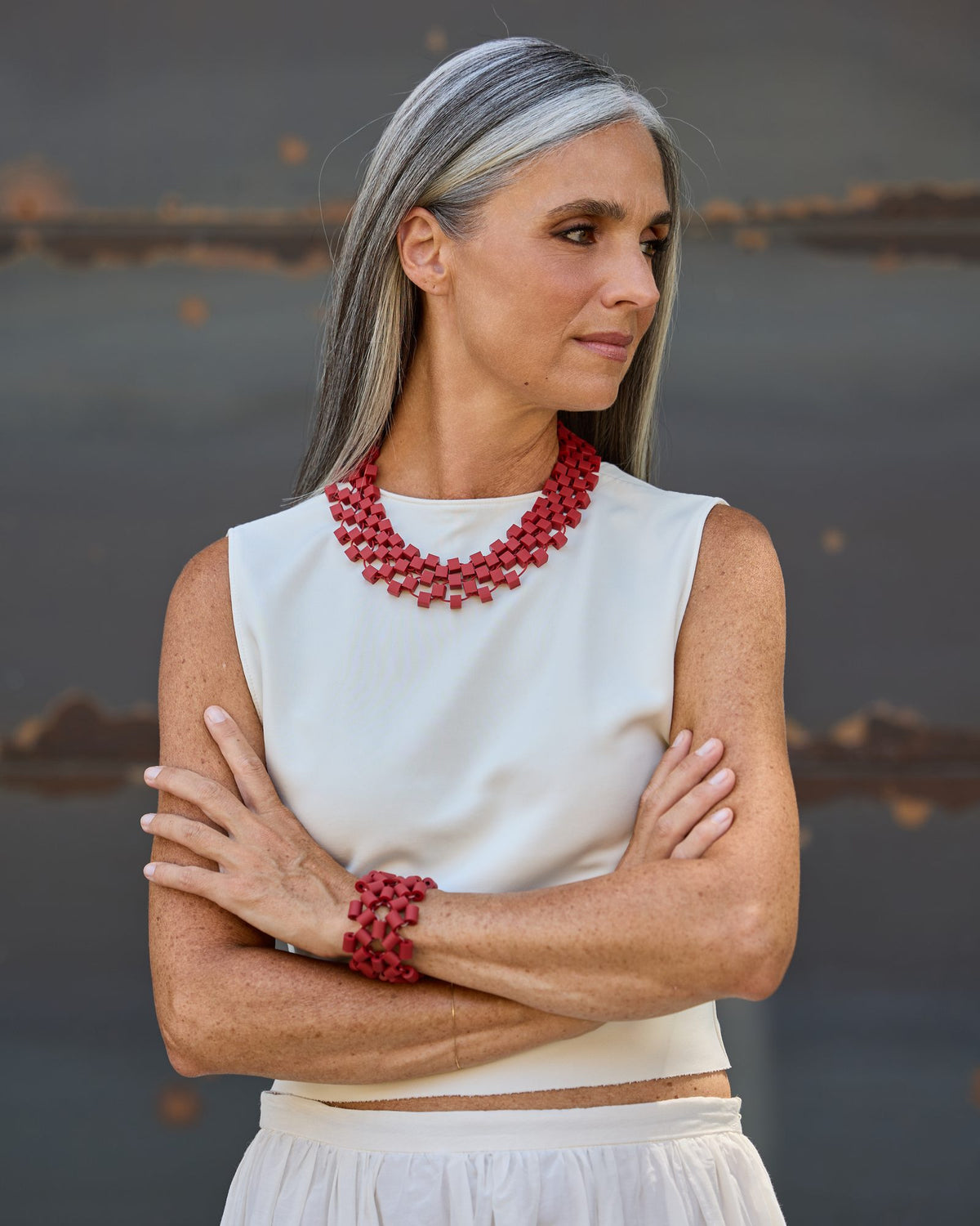 Donna con la Collana Torre