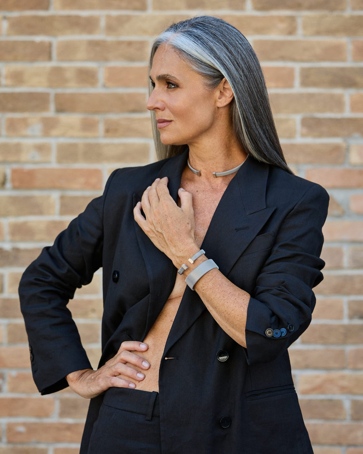 Donna con la Collana Vis