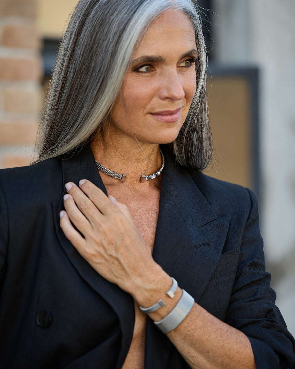 Donna con la Collana Vis