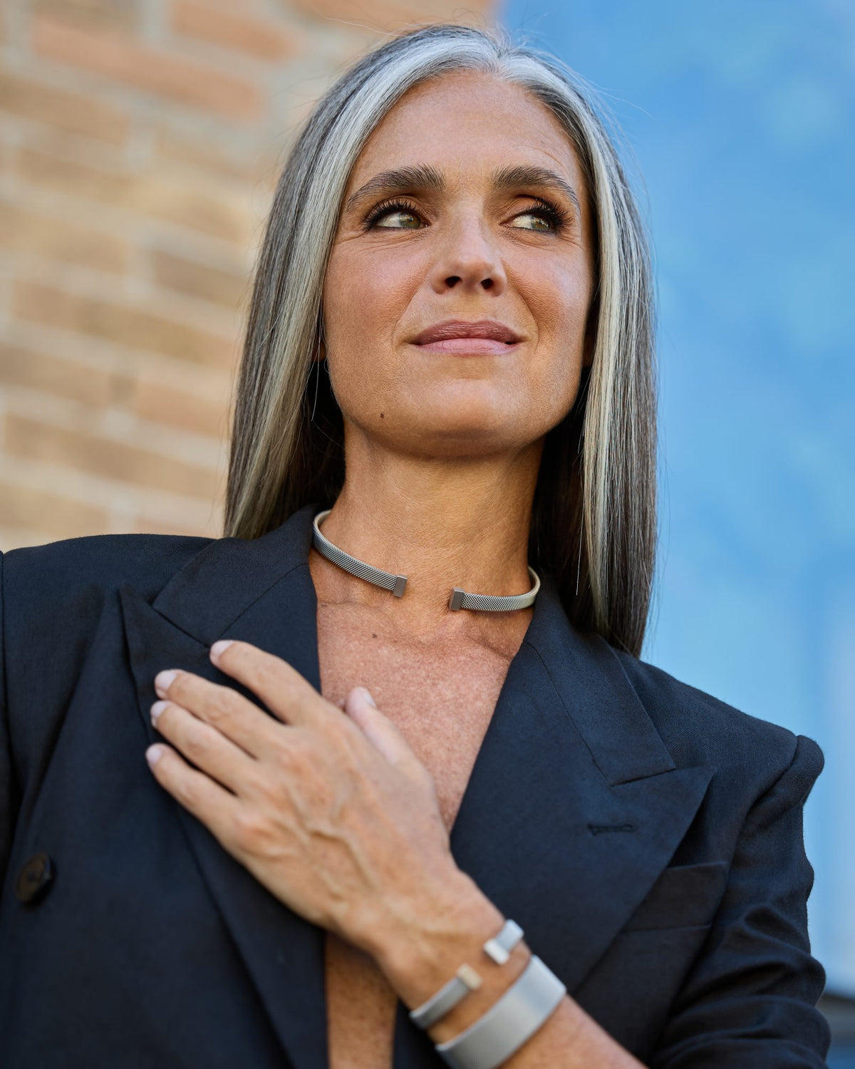 Donna con la Collana Vis