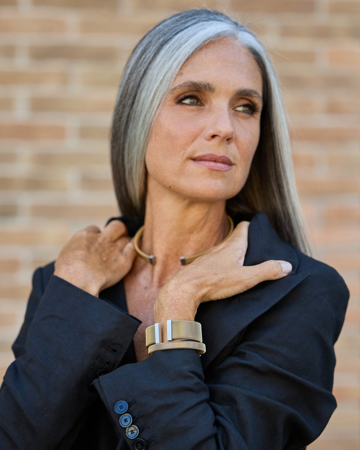 Donna con la Collana Vis
