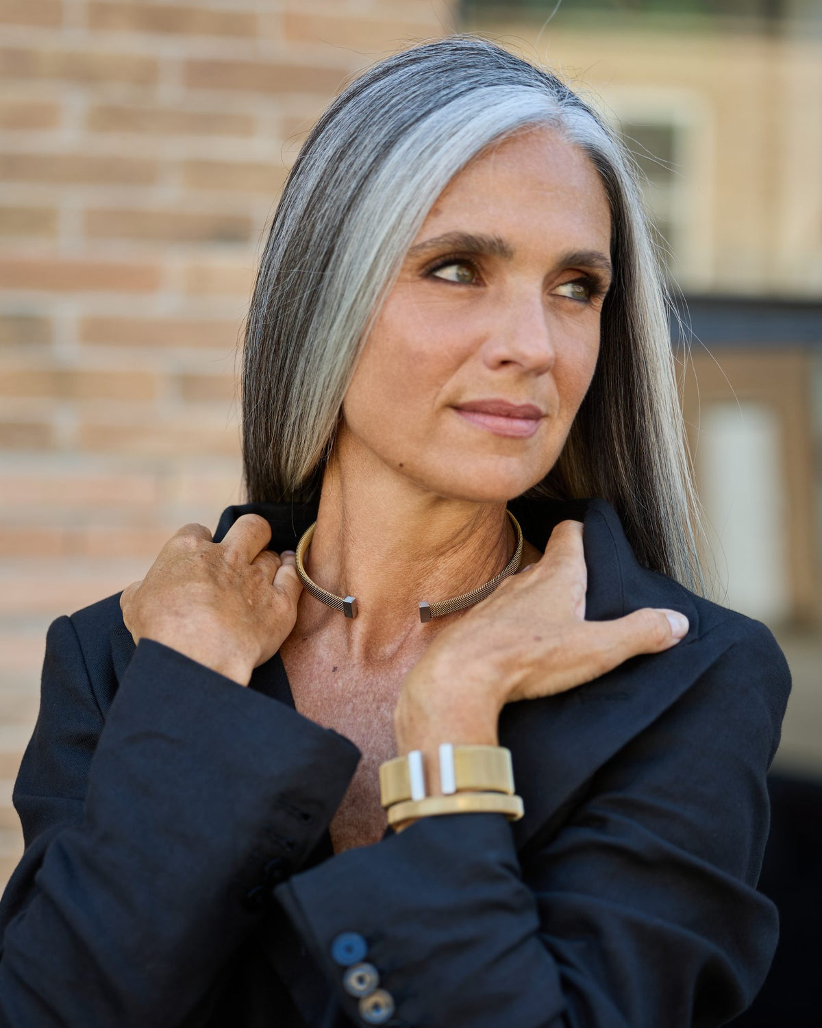 Donna con la Collana Vis