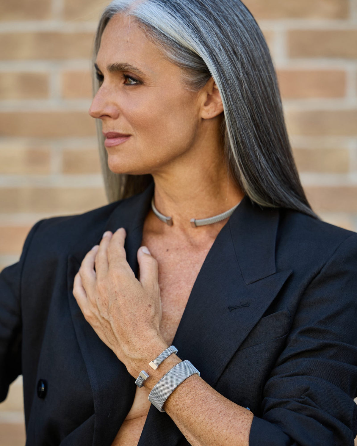 Donna con il Bracciale Vis+