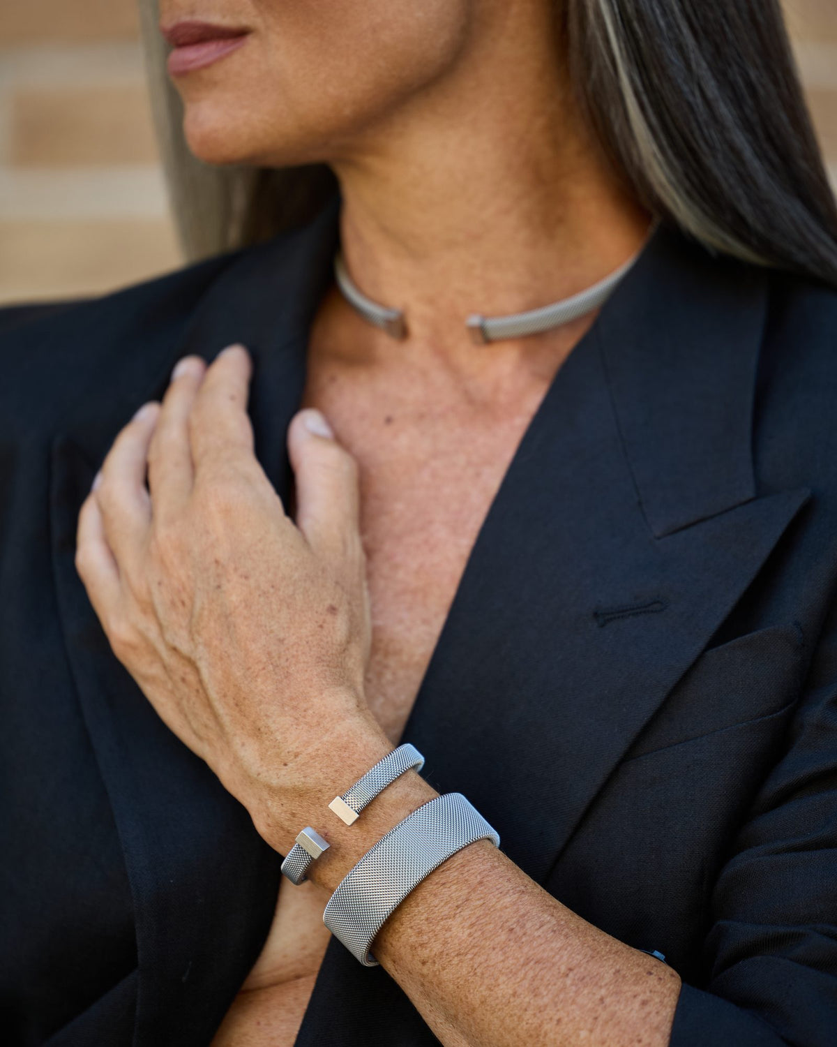Donna con il Bracciale Vis+