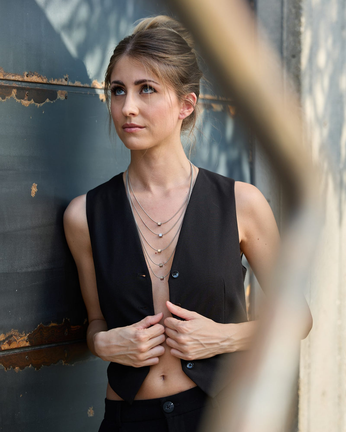 Wave Short necklace in steel, worn