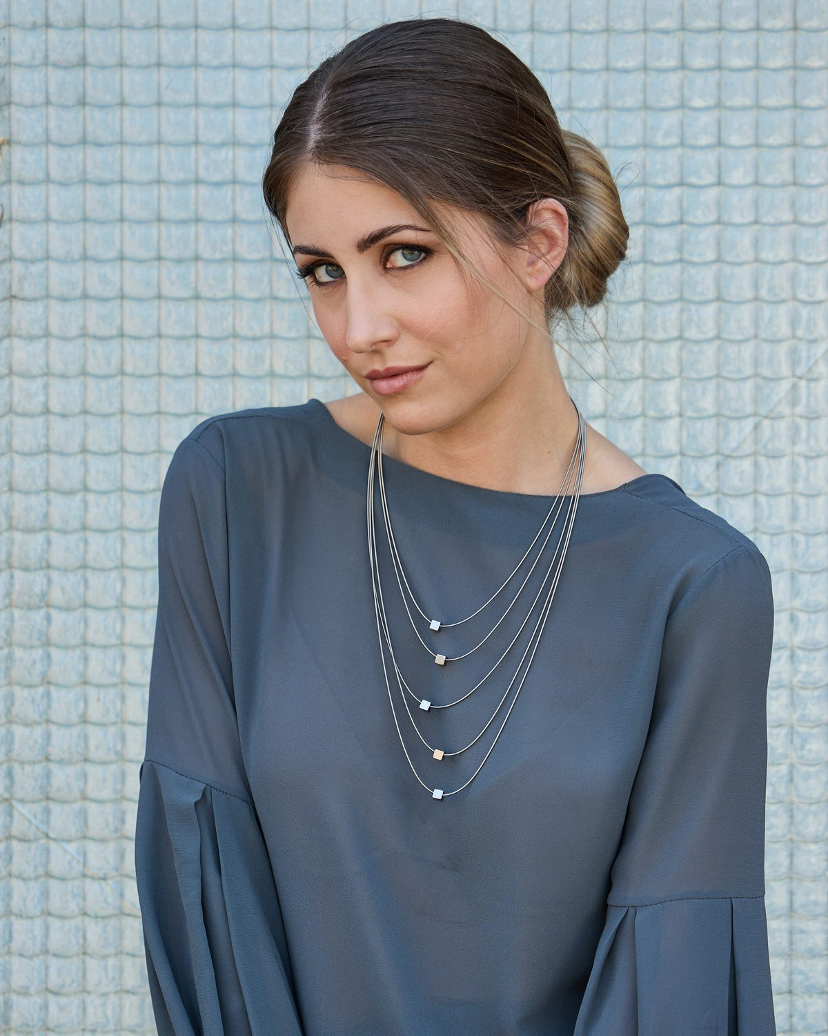 Wave Short necklace in steel, worn