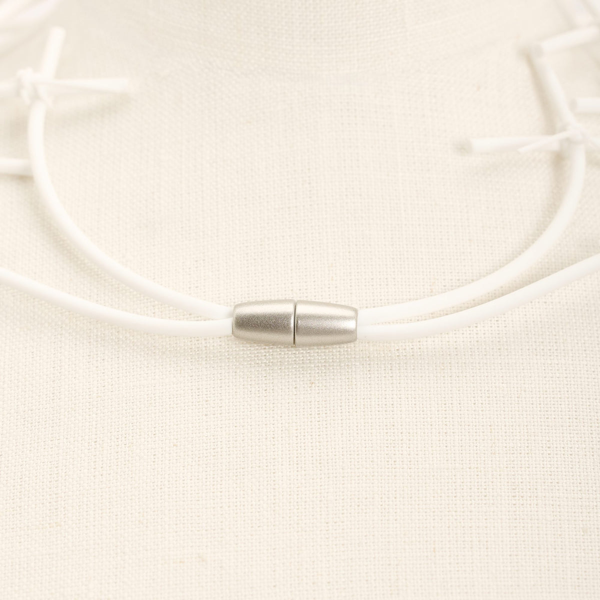 X Necklace, white