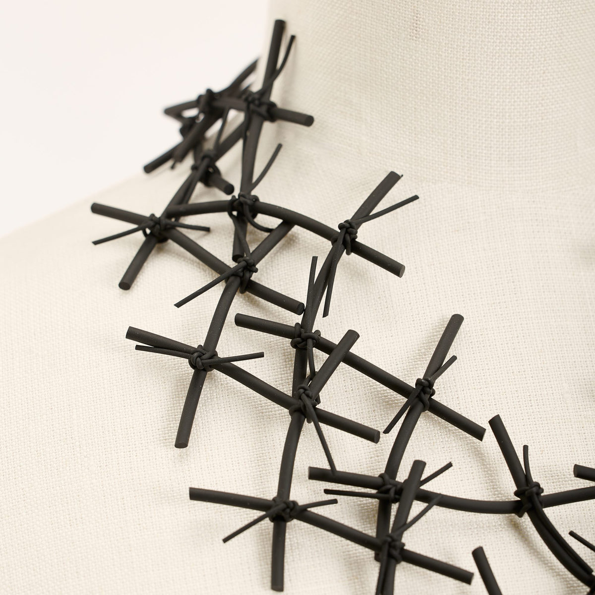 X Necklace, black
