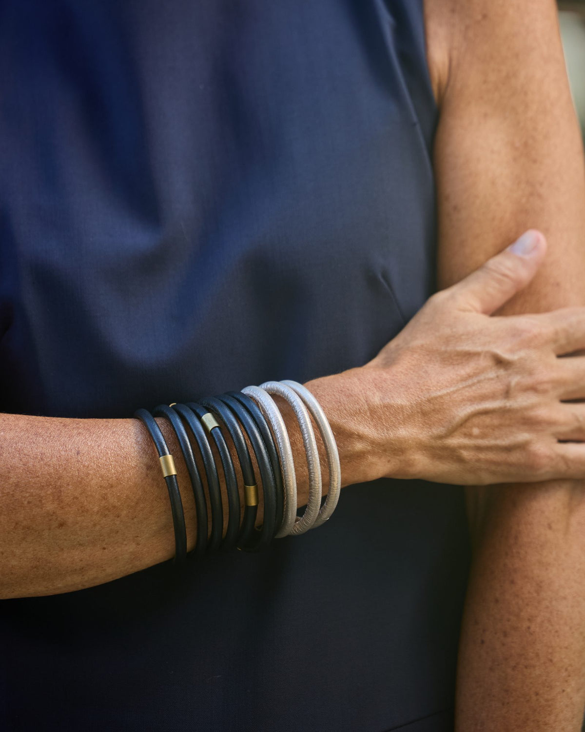 Donna con il Bracciale Zoe 10