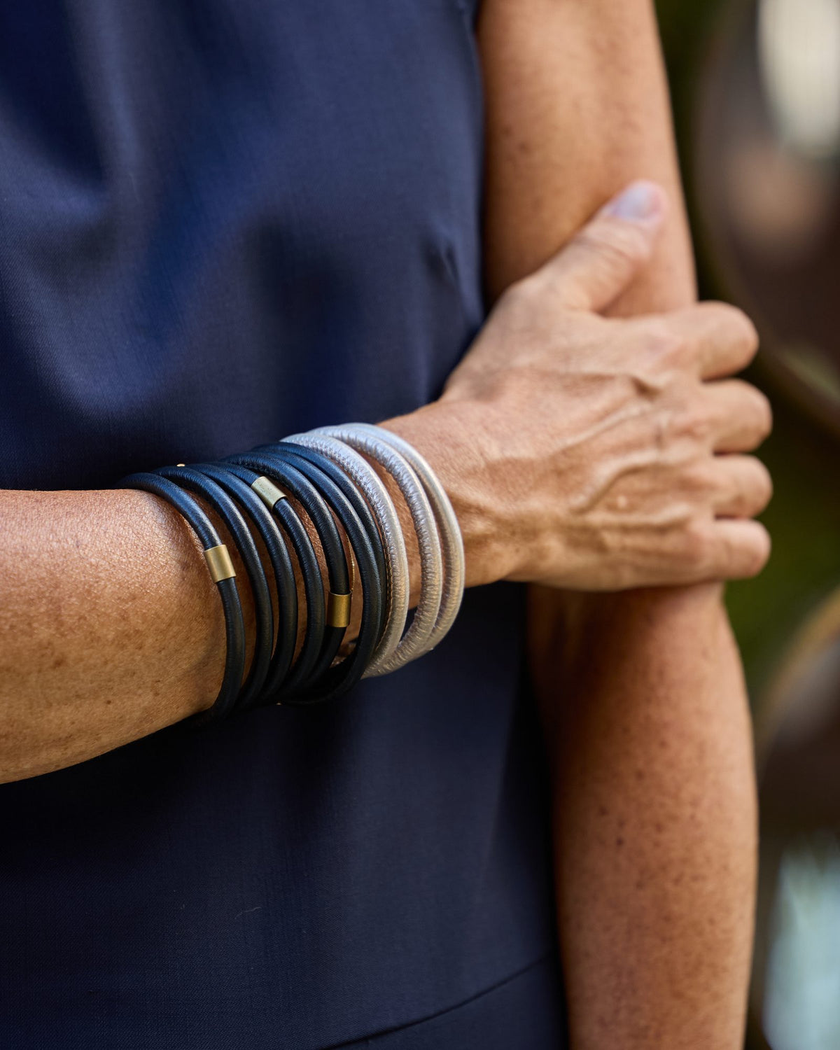 Donna con il Bracciale Zoe 10