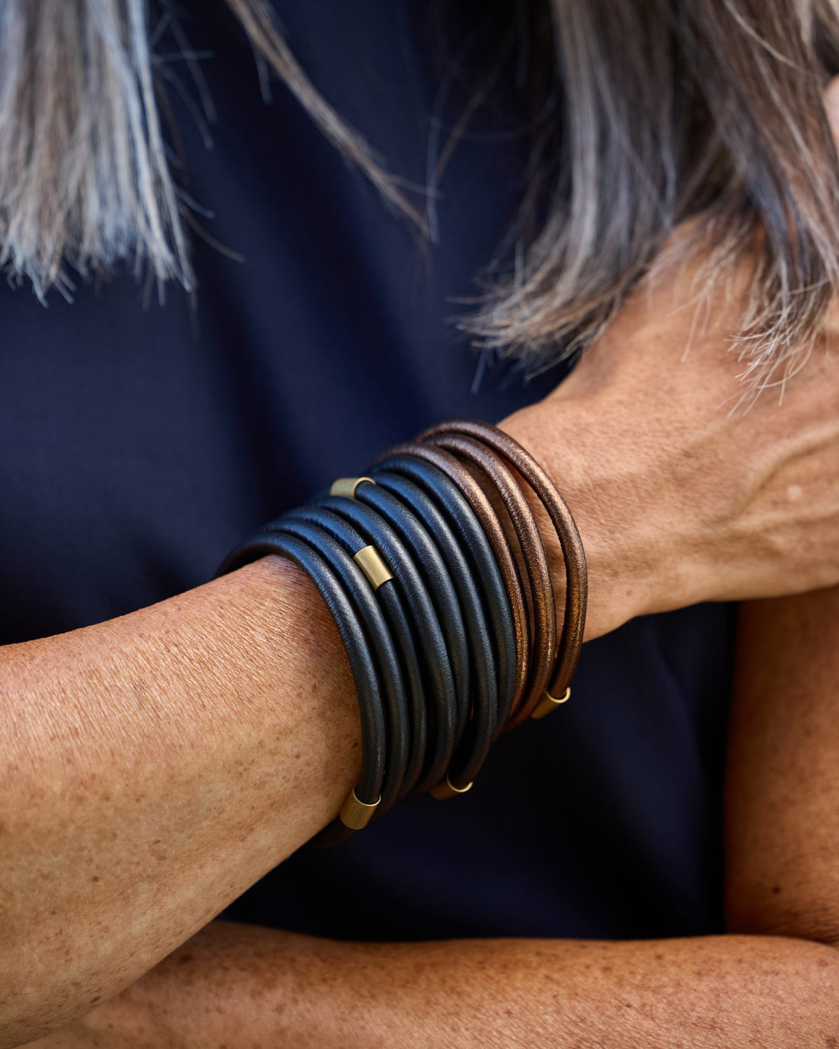 Donna con il Bracciale Zoe 10